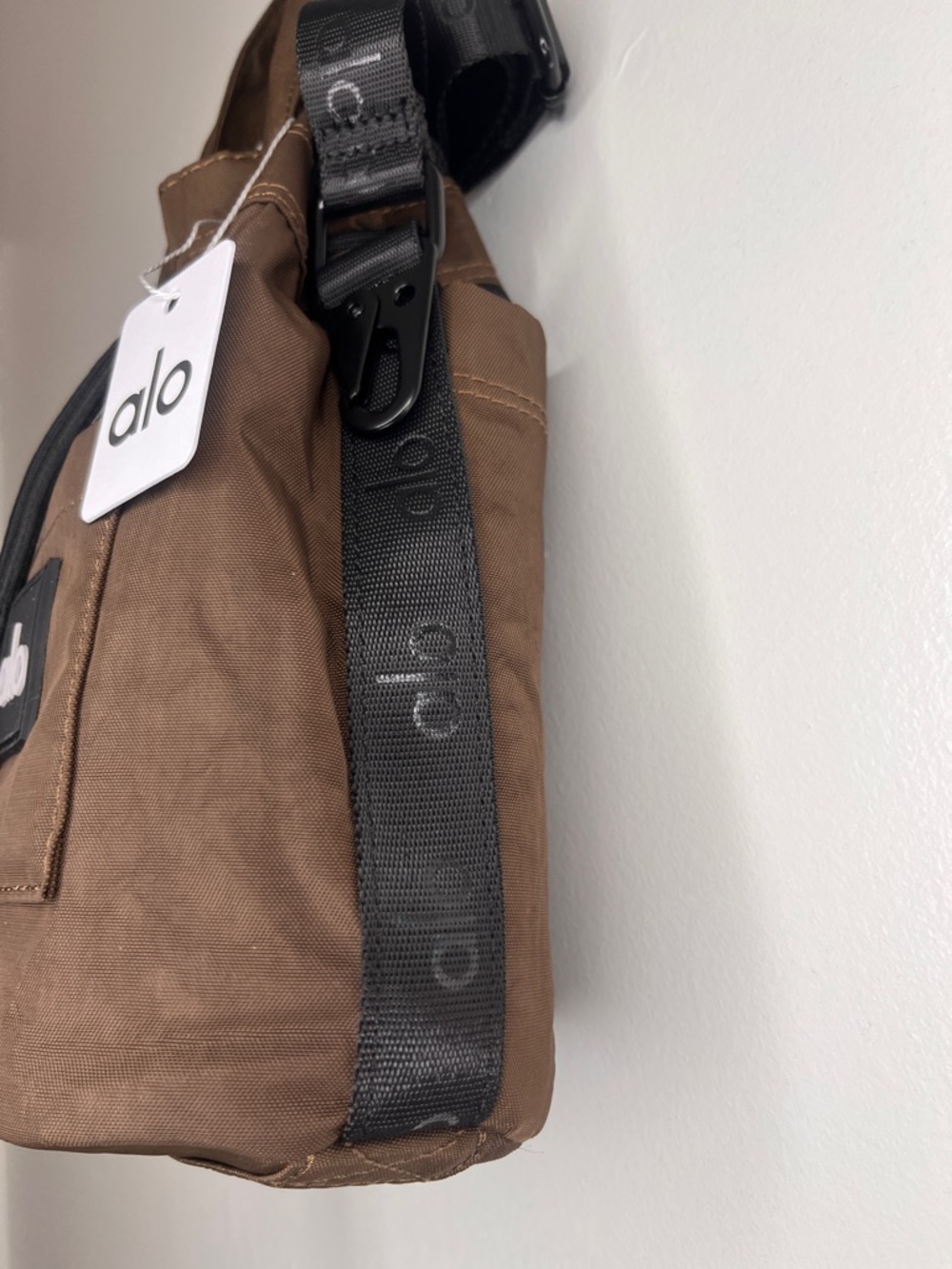 Alo Yoga bucket-style crossbody bag NWT BROWN AVAILABLE - Picture 9 of 15